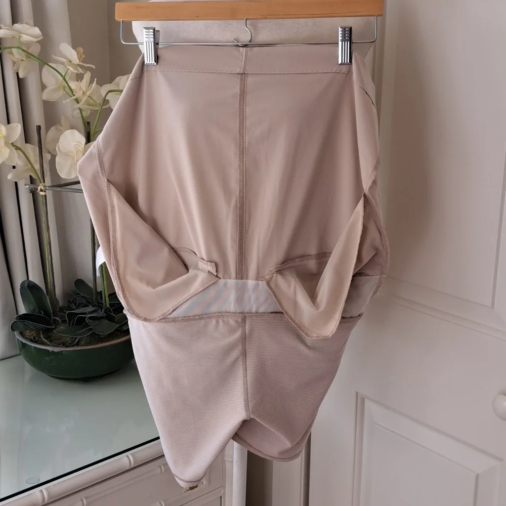 Athleta Womens Soho Athletic/Golf/Tennis/Athleisure 16.5